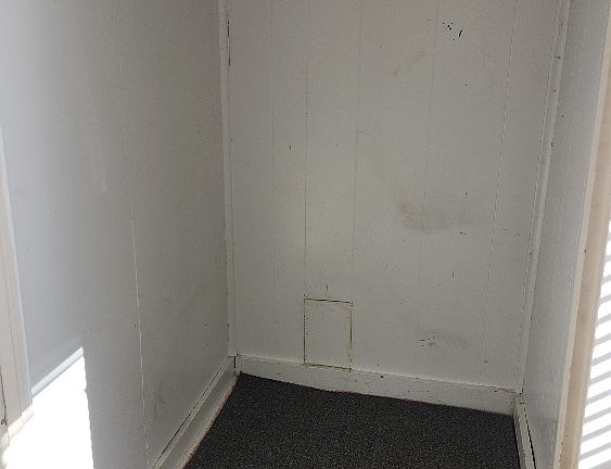 4th image of 913 Ward St