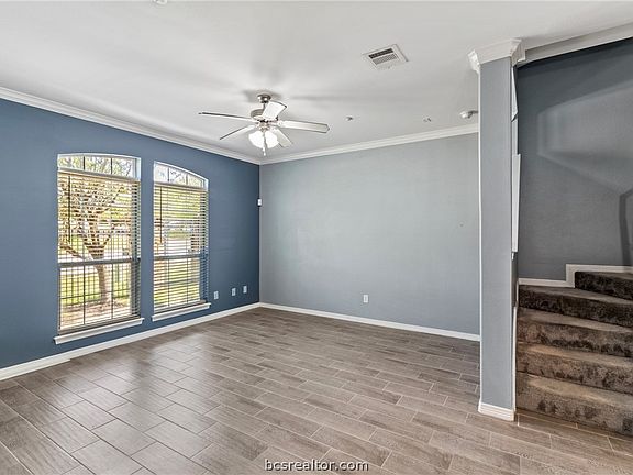 5th image of 305 Holleman Dr E APT 301