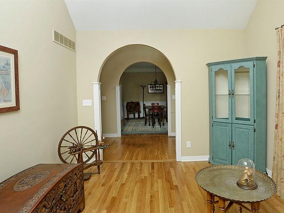 3rd image of 5068 Ivybridge Dr