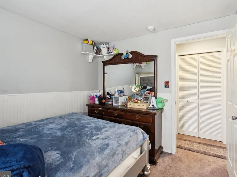 5083 Macnamara Dr — Photo 15