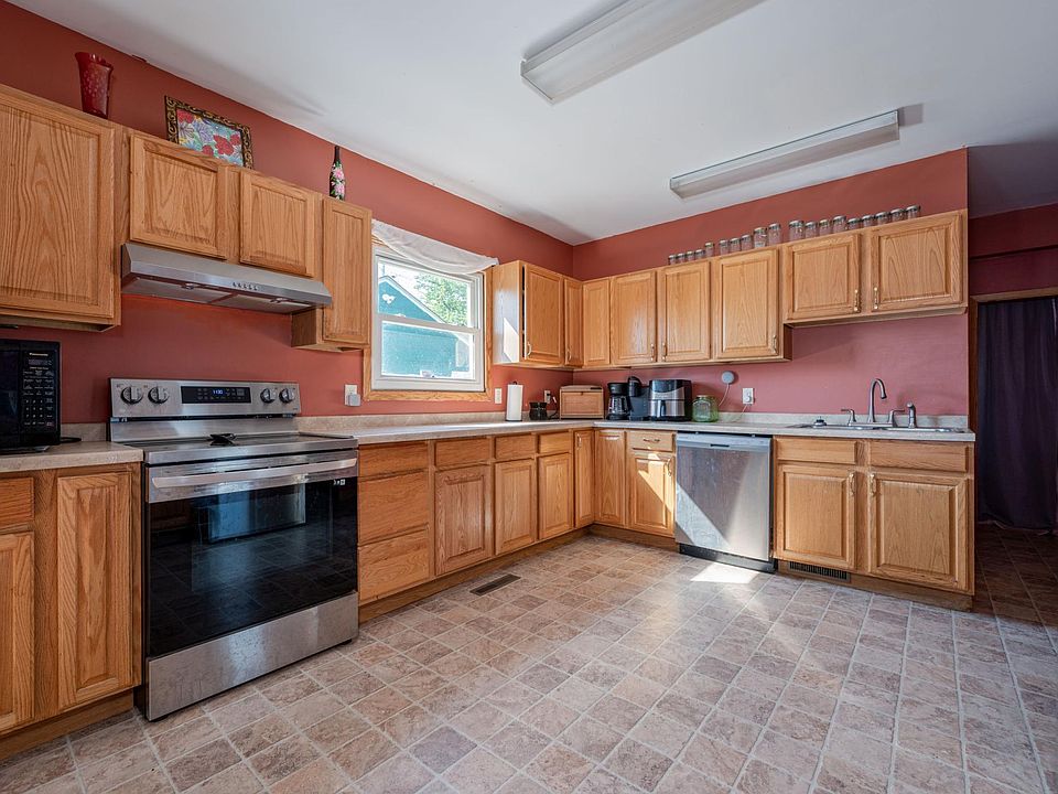 104 Mitchell St, Coleraine, MN 55722 Zillow