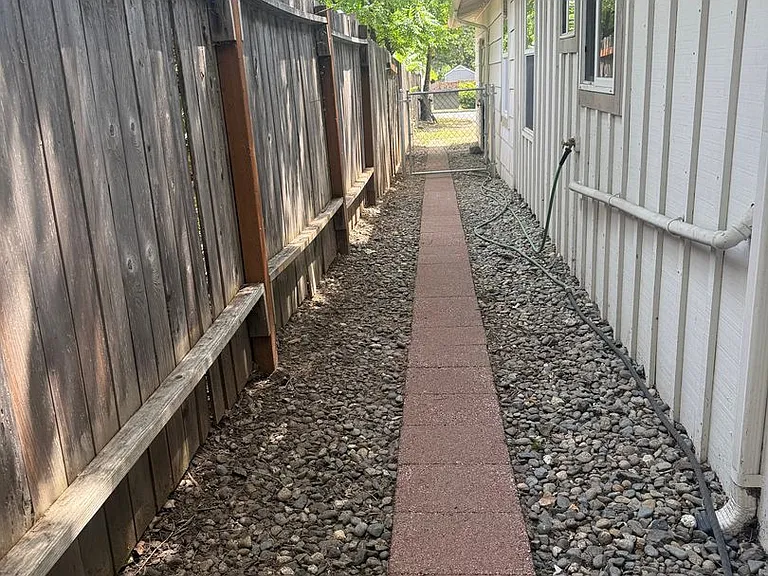 412 NW Manzanita Ave #A & B — Photo 3