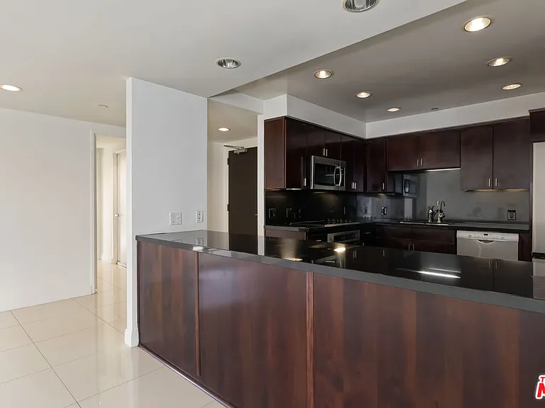 10445 Wilshire Blvd #905 — Photo 10