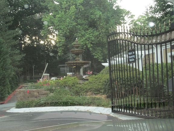 2nd image of 1009 Summit North Dr NE