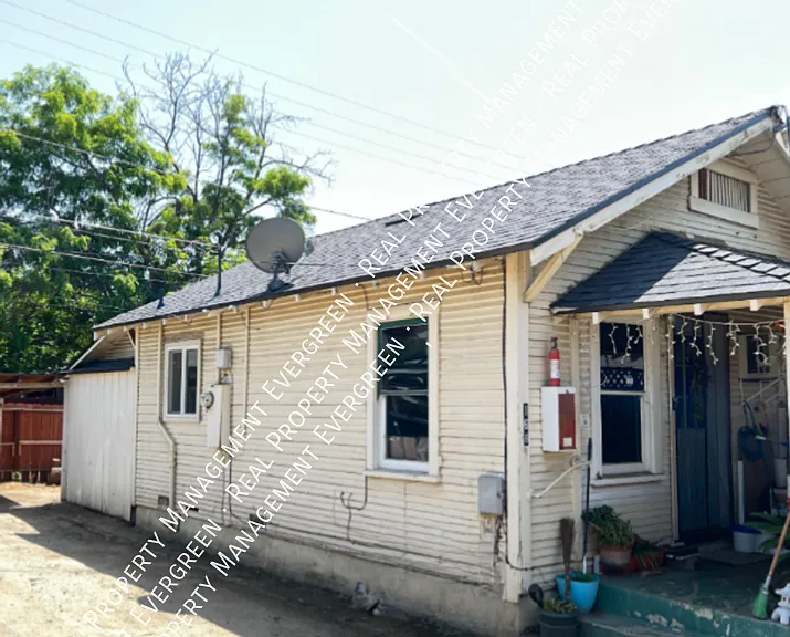 168 N F St — Photo 9