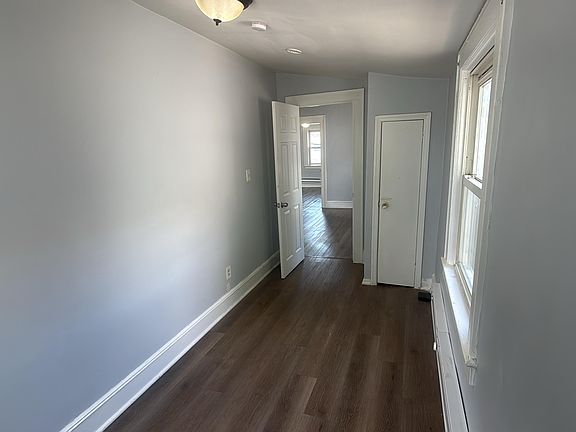 4th image of 182 Dewey St #B