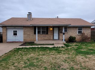 624 Baer Dr, Moore, OK 73160