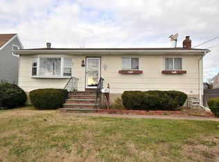 166 Waco St, Lindenhurst, NY 11757