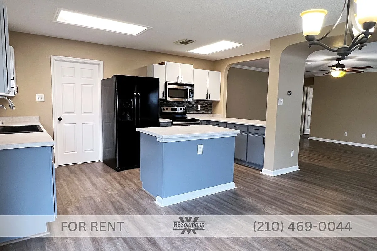 4535 Oakfield Way — Photo 4