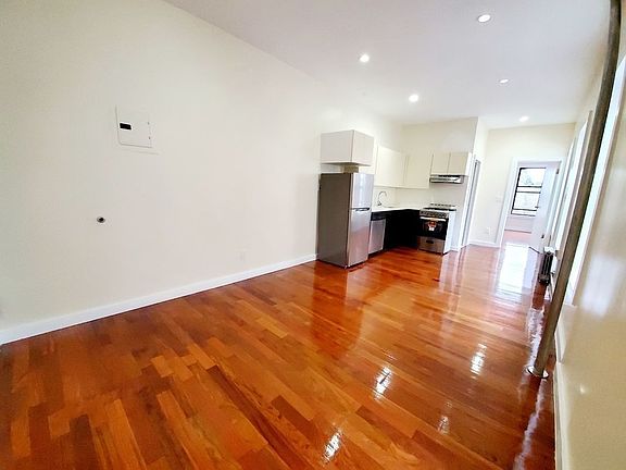 3rd image of 881 5th Ave APT T12