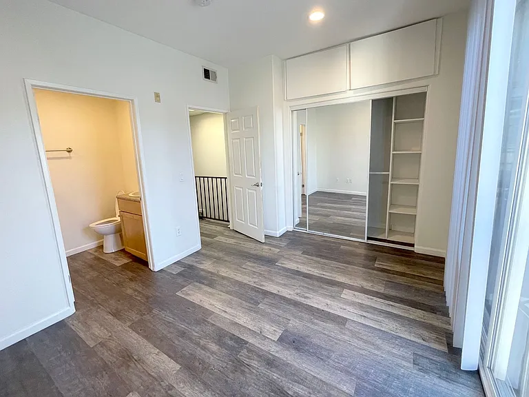 5330 Satsuma Ave — Photo 12