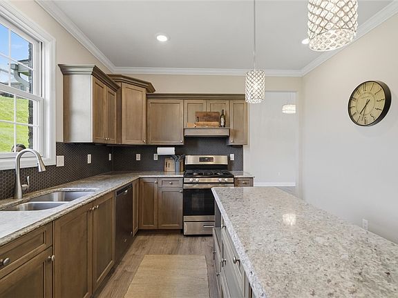 5th image of 301 Juniper Way