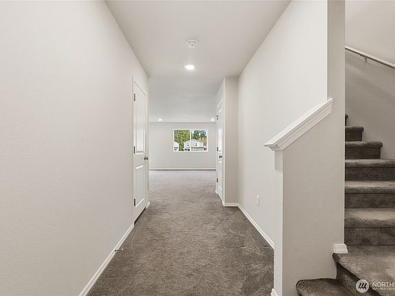 3rd image of 1283 Etna Place SE