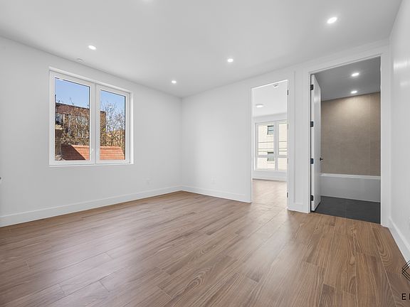 3rd image of 105 Hawthorne St #4B