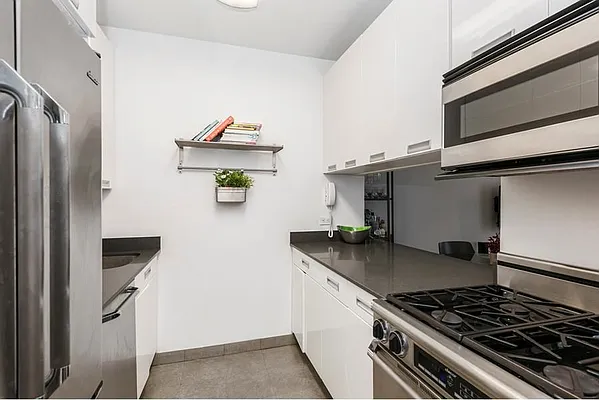 Sold by LG Fairmont Group | media 4