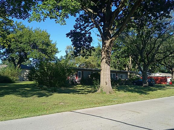 3rd image of 304 SE 15th St