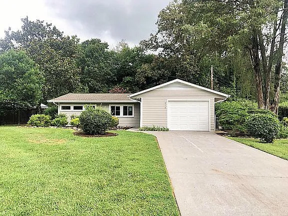 912 Wesley Rd — Photo 1