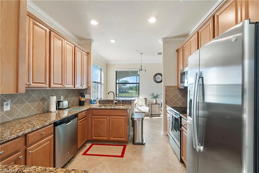 3 bed, 2.0 bath, 2858 sqft, $10,000 — Photo 4