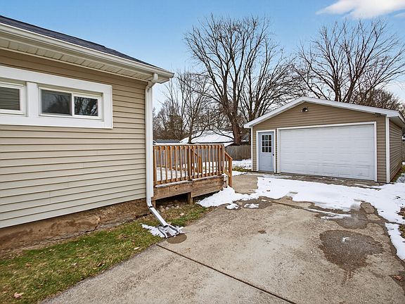 2nd image of 330 Grand St