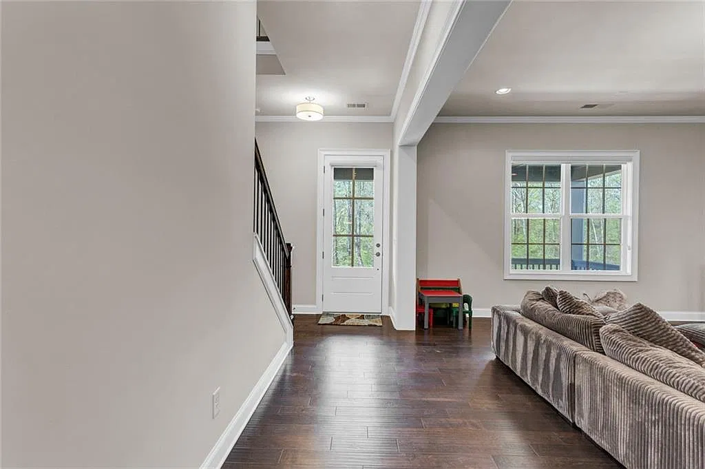 5 bed, 4.5 bath, 3189 sqft, $4,800 — Photo 3