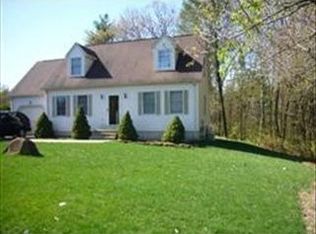 37 Pine Needle Ln, Springfield, MA 01118