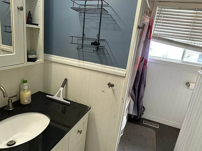 31 Newbridge Cres #MAIN FLOOR — Photo 12