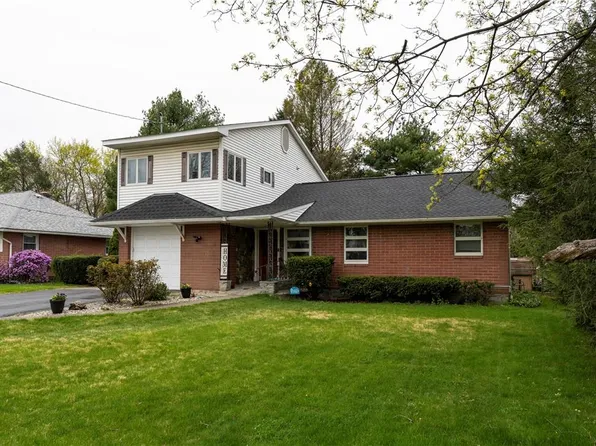 33 Briarwood Drive, Poughkeepsie, NY 12601