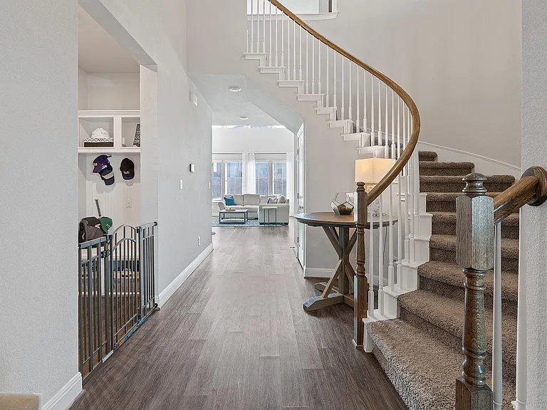 209 Birkshire Dr — Photo 2