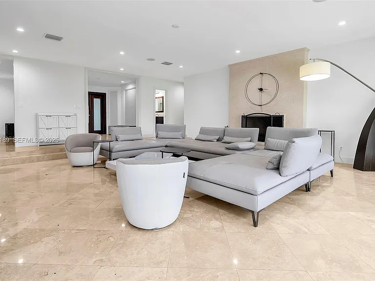 415 Rovino Ave — Photo 31