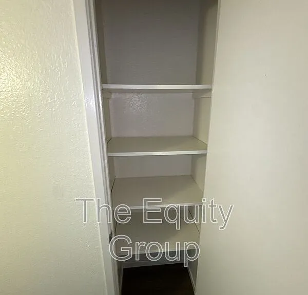 1873 Emma Lee Ln — Photo 11