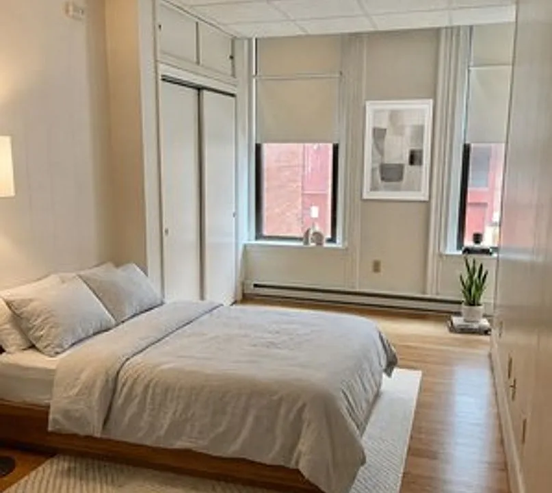 272 Newbury St #2L