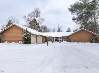 12393 Woodbriar Cir, Strongsville, OH 44136