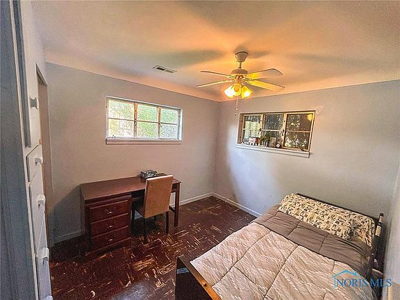 5th image of 5043 Winona Dr