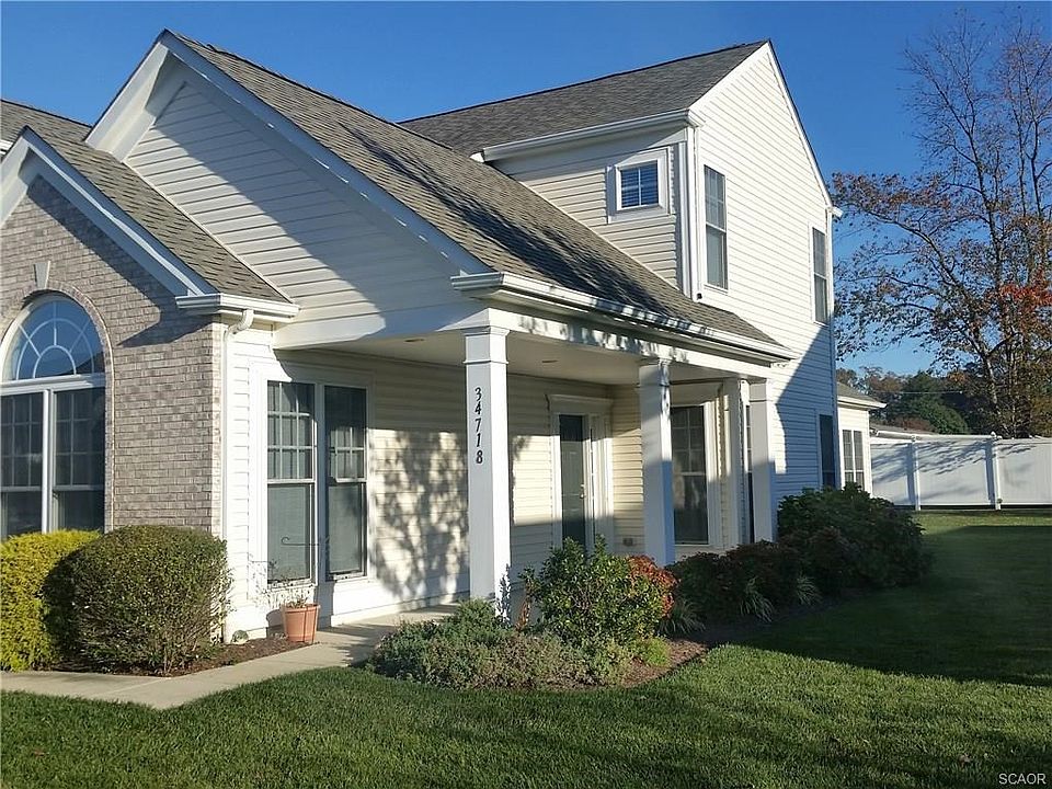 Introducing 34718 Catamaran Ln.