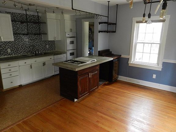 3rd image of 205 S Bancroft Pkwy