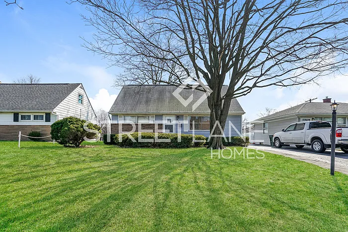 658 Savannah Dr photo 1
