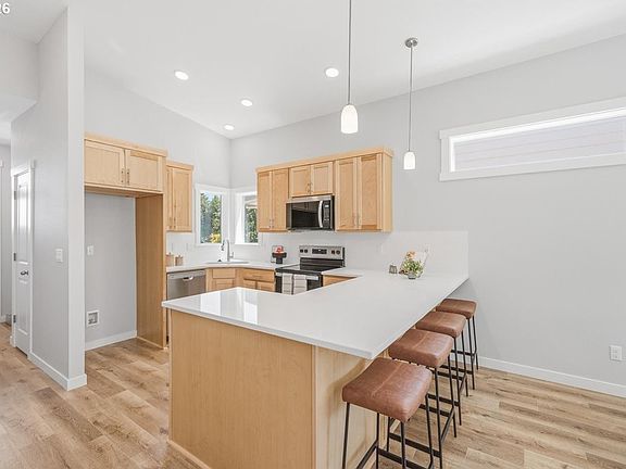 3rd image of 1405 2nd St
