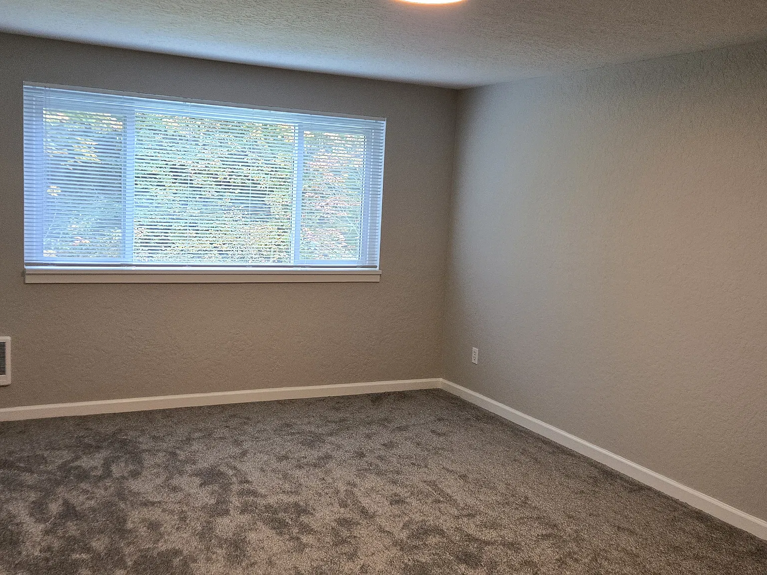 Studio, 400 sqft, $1,275 — Photo 2