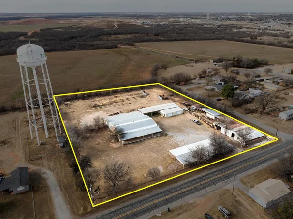 600 S Colorado St, Iowa Park, TX 76367