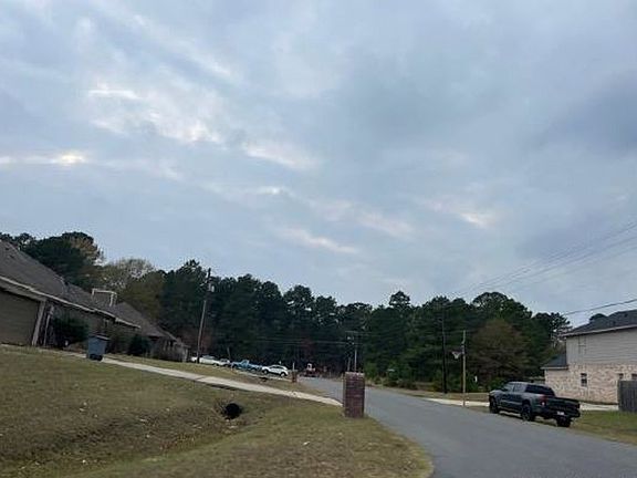 Exterior Neighborhood (street photo)