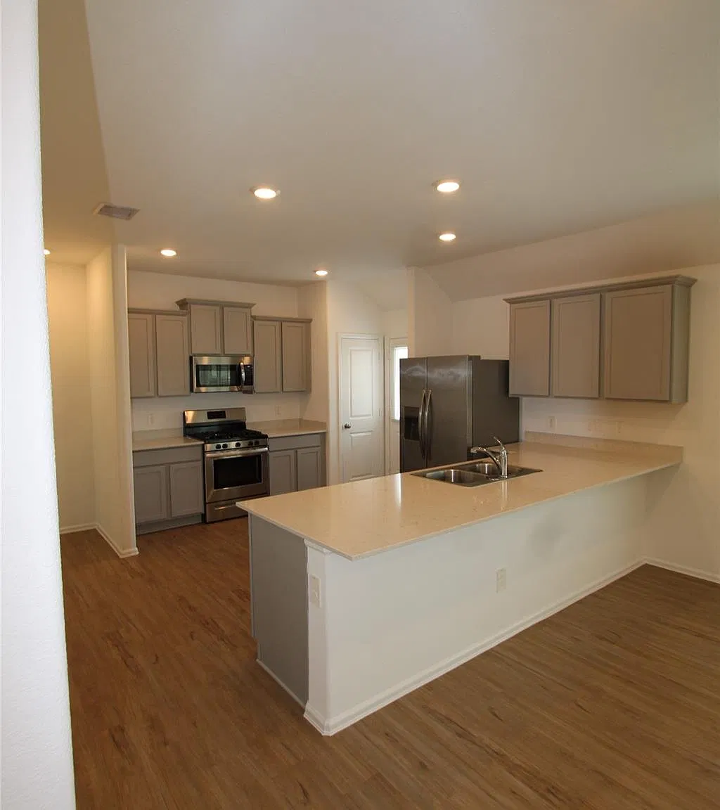 3 bed, 2.0 bath, 1701 sqft, $1,895 — Photo 3