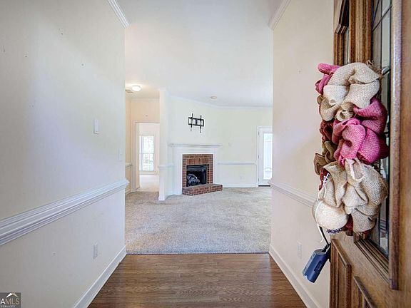 5th image of 214 Manor Way
