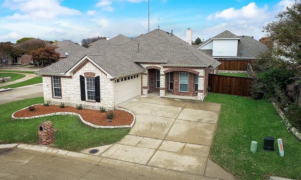 1st image of 4801 Desert Falls Dr