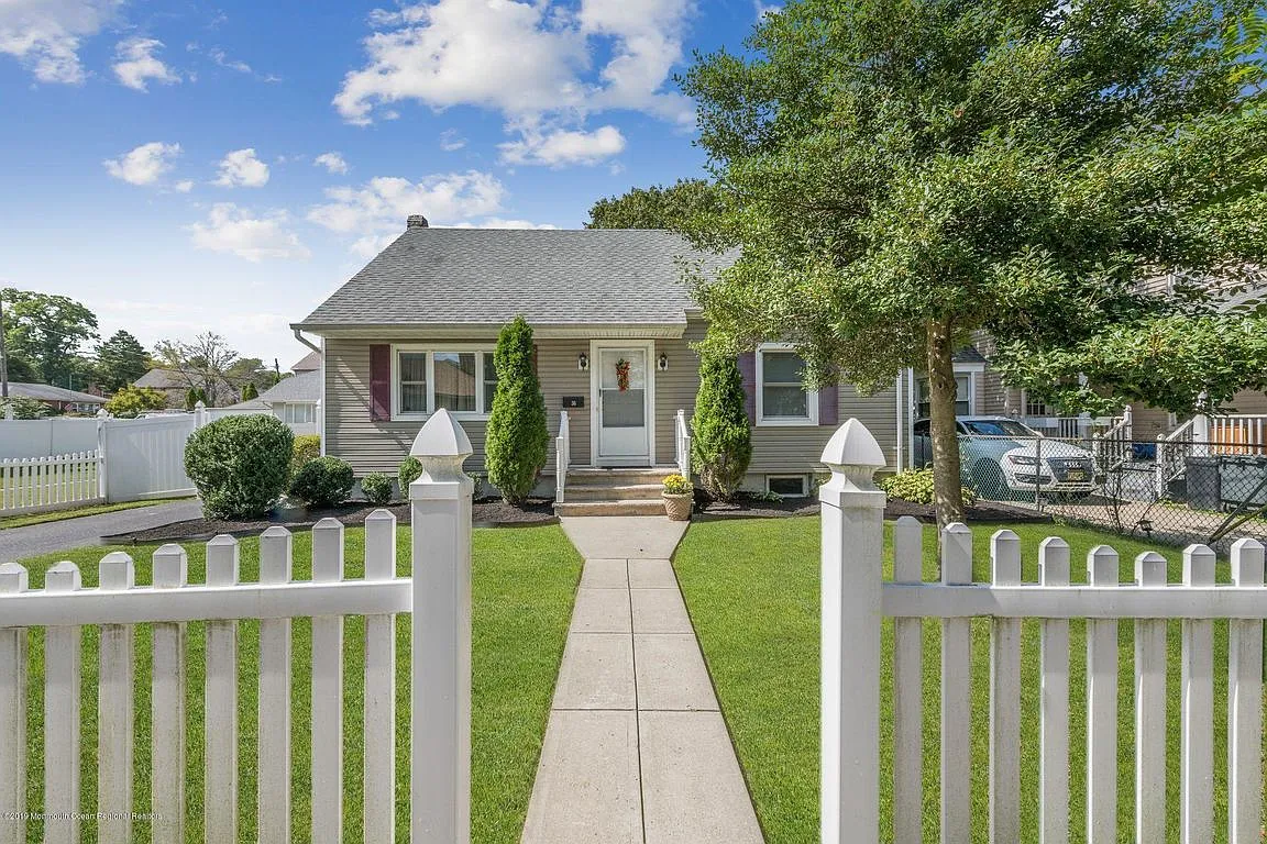 36 Grove St photo 1