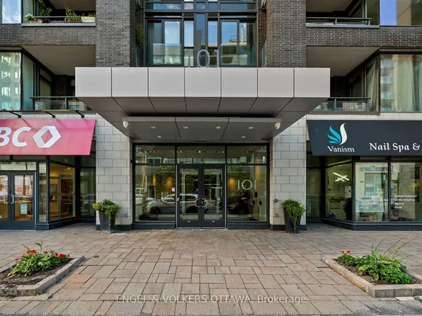 101 Richmond Rd #219, Ottawa, ON K1Z 0A6