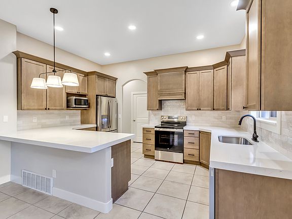 4th image of 720 W Mystic Creek Way