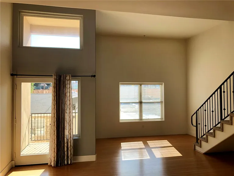 255 W 7th St #20 — Photo 6
