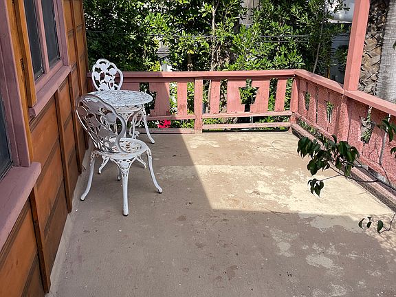 2nd image of 4555 Cahuenga Blvd