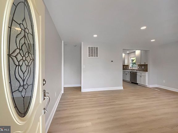3rd image of 1010 Chesaco Ave