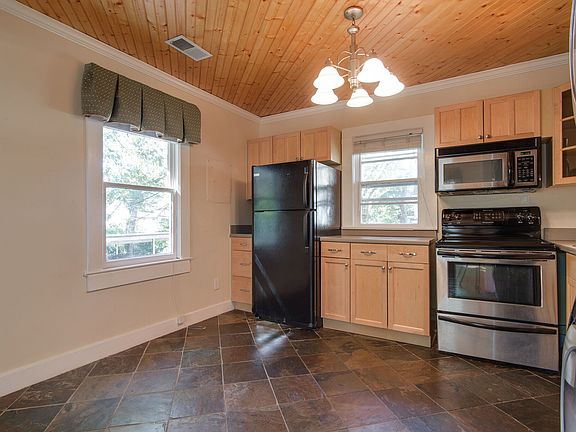 3rd image of 456 Bowling Ave